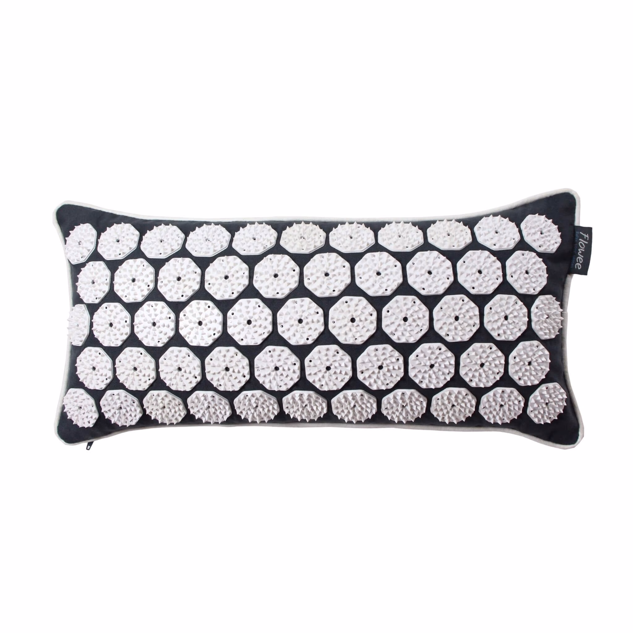 Flowee Spijkermat Kussen – Grijs & Wit